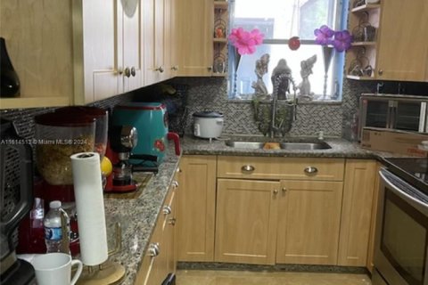 Villa ou maison à vendre à Miami, Floride: 4 chambres, 162.02 m2 № 1984100 - photo 4