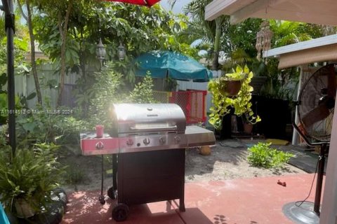 Villa ou maison à vendre à Miami, Floride: 4 chambres, 162.02 m2 № 1984100 - photo 16