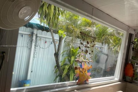 Villa ou maison à vendre à Miami, Floride: 4 chambres, 162.02 m2 № 1984100 - photo 12