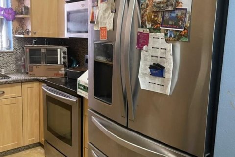 Villa ou maison à vendre à Miami, Floride: 4 chambres, 162.02 m2 № 1984100 - photo 3