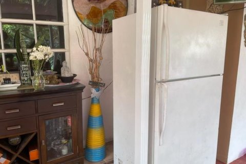 Villa ou maison à vendre à Miami, Floride: 4 chambres, 162.02 m2 № 1984100 - photo 14