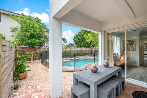Villa ou maison à vendre à Miami, Floride: 4 chambres, 282.7 m2 № 2189268 - photo 11