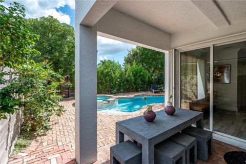 Villa ou maison à vendre à Miami, Floride: 4 chambres, 282.7 m2 № 2189268 - photo 10