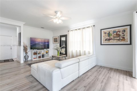 Villa ou maison à vendre à Miami, Floride: 4 chambres, 282.7 m2 № 2189268 - photo 21