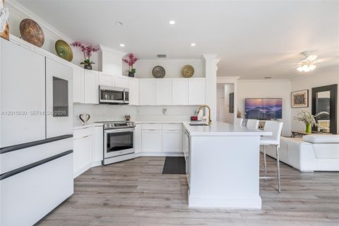 Villa ou maison à vendre à Miami, Floride: 4 chambres, 282.7 m2 № 2189268 - photo 18