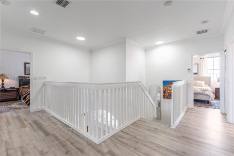 Villa ou maison à vendre à Miami, Floride: 4 chambres, 282.7 m2 № 2189268 - photo 28