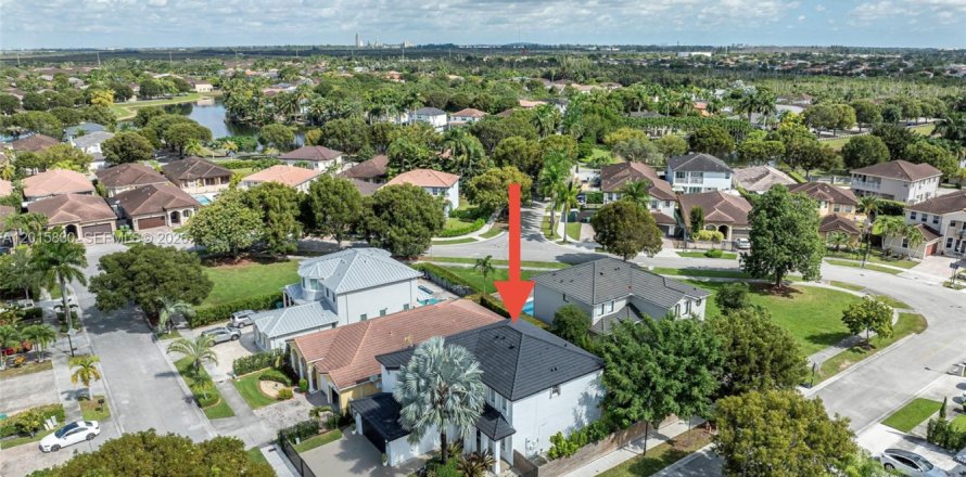 Villa ou maison à Miami, Floride 4 chambres, 282.7 m2 № 2189268
