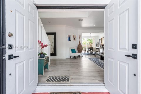 Villa ou maison à vendre à Miami, Floride: 4 chambres, 282.7 m2 № 2189268 - photo 13