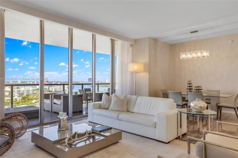 Condo in Bal Harbour, Florida, 2 bedrooms  № 1864315 - photo 2