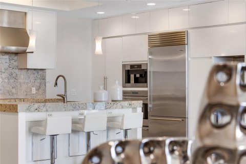 Condo in Bal Harbour, Florida, 2 bedrooms  № 1864315 - photo 13