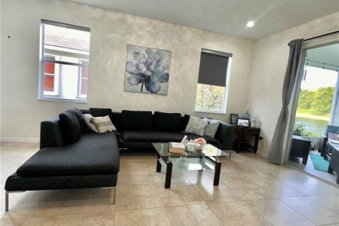 Casa en venta en Saint Lucie, Florida, 3 dormitorios, 163.6 m2 № 1824350 - foto 2