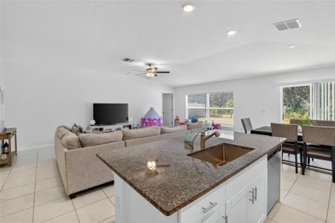 House in Lakeland, Florida 4 bedrooms, 178.19 sq.m. № 2196545 - photo 14