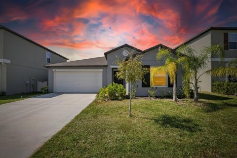 House in Lakeland, Florida 4 bedrooms, 178.19 sq.m. № 2196545