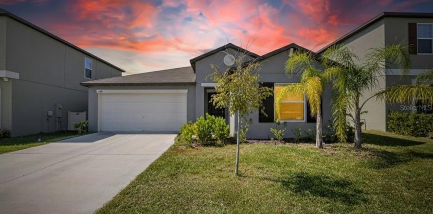 House in Lakeland, Florida 4 bedrooms, 178.19 sq.m. № 2196545
