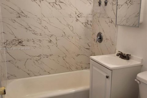 Casa en venta en Pompano Beach, Florida, 4 dormitorios, 118.08 m2 № 1987751 - foto 9