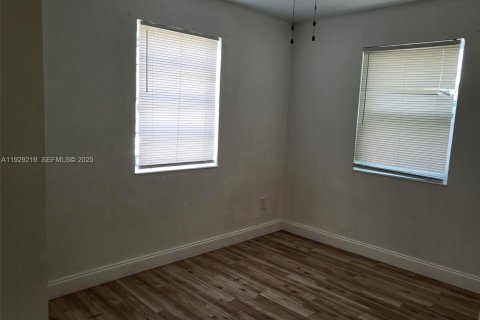 Casa en venta en Pompano Beach, Florida, 4 dormitorios, 118.08 m2 № 1987751 - foto 12