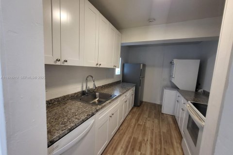 Casa en venta en Pompano Beach, Florida, 4 dormitorios, 118.08 m2 № 1987751 - foto 7