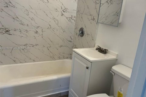 Casa en venta en Pompano Beach, Florida, 4 dormitorios, 118.08 m2 № 1987751 - foto 14