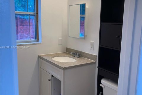 Casa en venta en Pompano Beach, Florida, 4 dormitorios, 118.08 m2 № 1987751 - foto 16