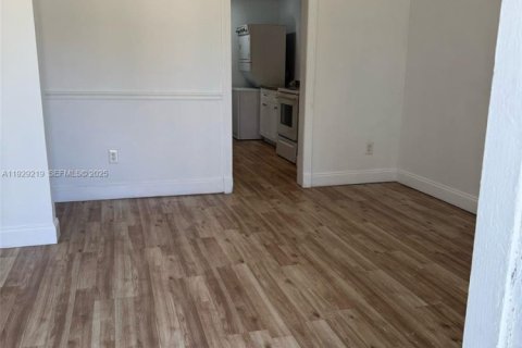 Casa en venta en Pompano Beach, Florida, 4 dormitorios, 118.08 m2 № 1987751 - foto 13