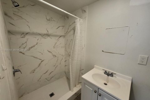 Casa en venta en Pompano Beach, Florida, 4 dormitorios, 118.08 m2 № 1987751 - foto 28