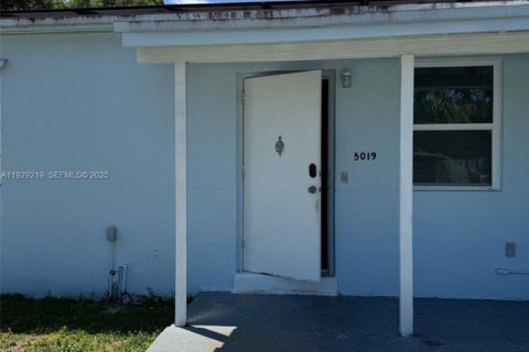 Casa en venta en Pompano Beach, Florida, 4 dormitorios, 118.08 m2 № 1987751 - foto 2