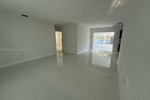 Casa en venta en Miramar, Florida, 2 dormitorios, 104.05 m2 № 1982038 - foto 11