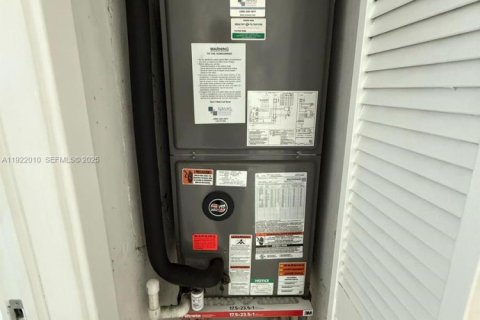 Casa en venta en Miramar, Florida, 2 dormitorios, 104.05 m2 № 1982038 - foto 3