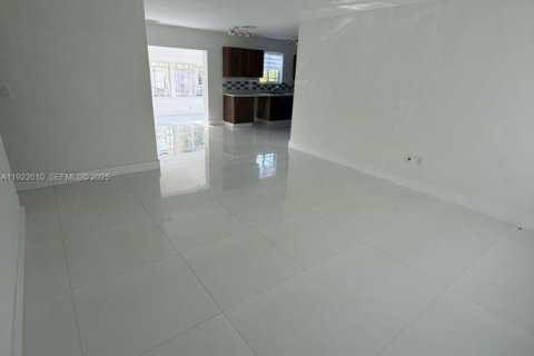 Casa en venta en Miramar, Florida, 2 dormitorios, 104.05 m2 № 1982038 - foto 16