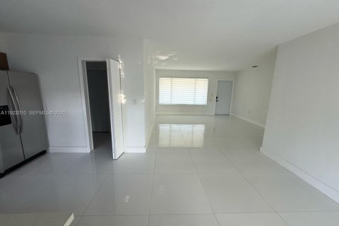 Casa en venta en Miramar, Florida, 2 dormitorios, 104.05 m2 № 1982038 - foto 12