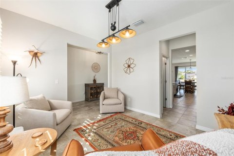 House in Ocala, Florida 5 bedrooms, 271.65 sq.m. № 2209658 - photo 7