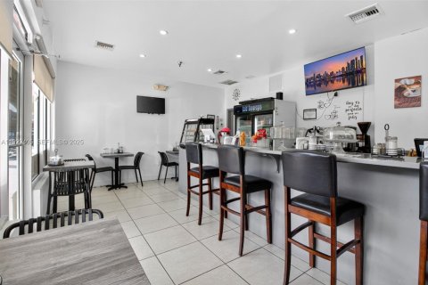 Immobilier commercial à vendre à Kendall, Floride № 1987486 - photo 1