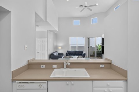 Touwnhouse à vendre à West Palm Beach, Floride: 3 chambres, 154.31 m2 № 2376117 - photo 17