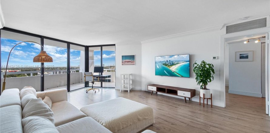 Condo in Miami, Florida, 2 bedrooms  № 1871290