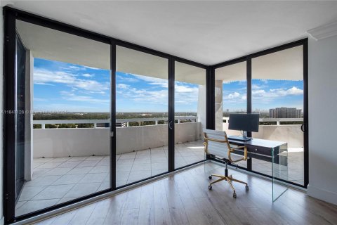 Condo in Miami, Florida, 2 bedrooms  № 1871290 - photo 12