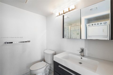 Condo in Miami, Florida, 2 bedrooms  № 1871290 - photo 22