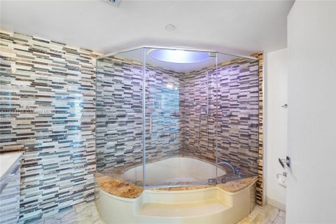 Condo in Miami, Florida, 2 bedrooms  № 1871290 - photo 18