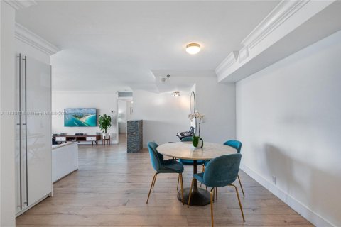 Condo in Miami, Florida, 2 bedrooms  № 1871290 - photo 5