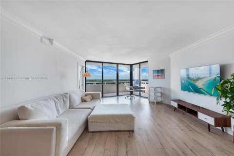 Condo in Miami, Florida, 2 bedrooms  № 1871290 - photo 8