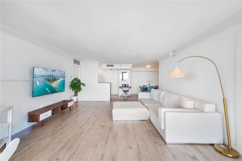 Condo in Miami, Florida, 2 bedrooms  № 1871290 - photo 11