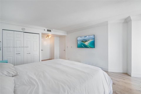 Condo in Miami, Florida, 2 bedrooms  № 1871290 - photo 14