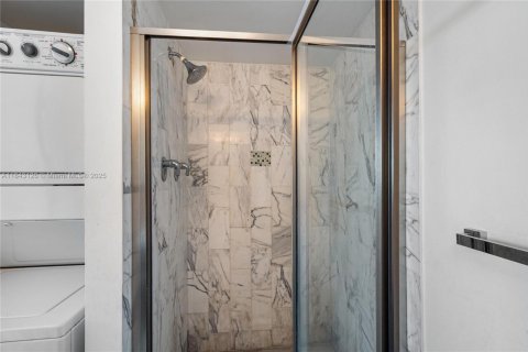 Condo in Miami, Florida, 2 bedrooms  № 1871290 - photo 23