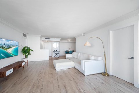Condo in Miami, Florida, 2 bedrooms  № 1871290 - photo 10