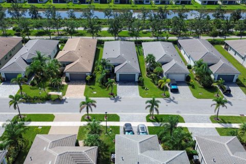 Villa ou maison à vendre à Port St. Lucie, Floride: 3 chambres, 191.75 m2 № 2417131 - photo 18