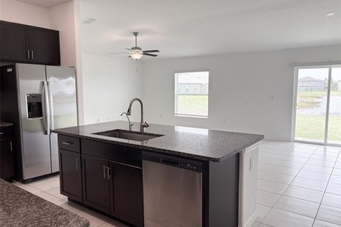 House in Wimauma, Florida 3 bedrooms, 143.07 sq.m. № 2196218 - photo 6