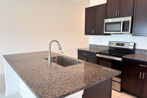 House in Wimauma, Florida 3 bedrooms, 143.07 sq.m. № 2196218 - photo 5