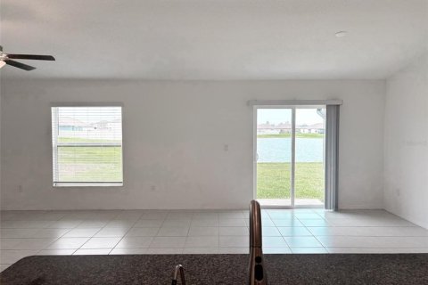 House in Wimauma, Florida 3 bedrooms, 143.07 sq.m. № 2196218 - photo 7