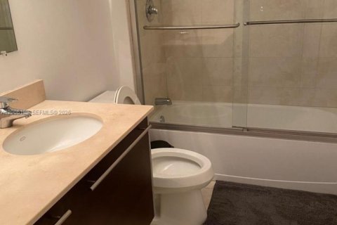 Copropriété à louer à Miami, Floride: 2 chambres, 100.71 m2 № 2170705 - photo 5
