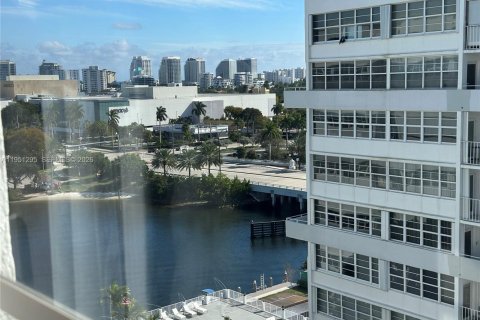 Copropriété à louer à Fort Lauderdale, Floride: 2 chambres, 124.86 m2 № 2153137 - photo 11