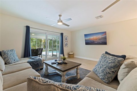 House in Largo, Florida 4 bedrooms, 177.54 sq.m. № 1902125 - photo 20